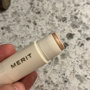 Merit Beauty - cava highlighter - pretty champagne shade!